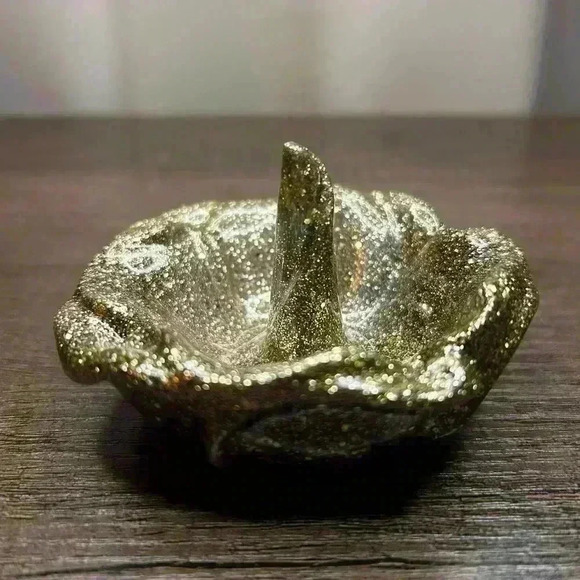 Hand Crafted Resin Ring Holder - Picture 2 of 2